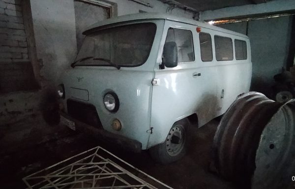 Грузовой фургон УАЗ 3303 (3802)