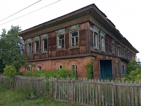 Здание площадью 143,2 кв.м расположенное по адресу: Курганская область, Куртамышский муниципальный округ, д. Верхнее, ул. Боровская, д. 46